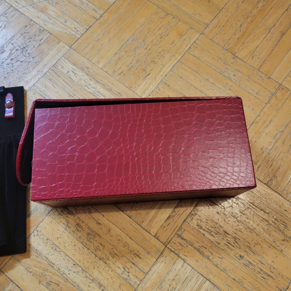 Red Jewelry Container w/4 Inserts - Picture 3 of 3